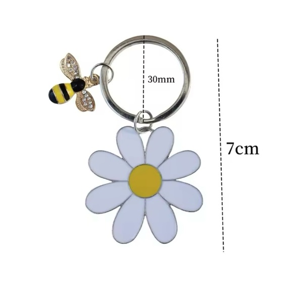 White Daisy Keychain with 🐝Bee Charm Cute bag candy - Picture 3 of 6